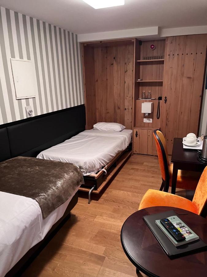 Logis Hotel Ettenheim Страсбург Екстериор снимка